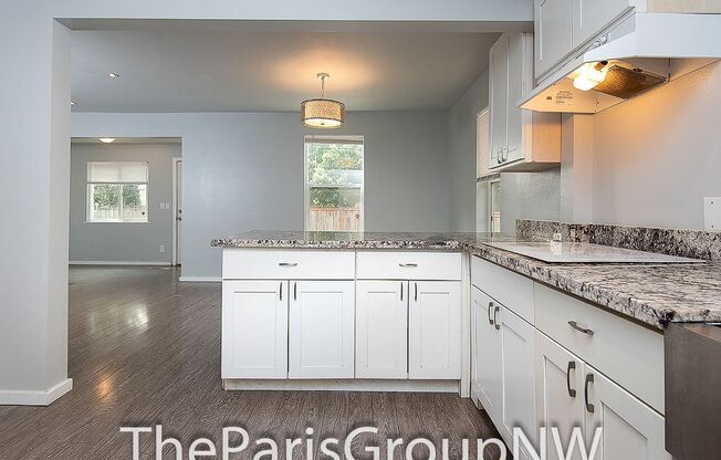 Pretty W.SEA Bungalow + Big Bonus & Gorgeous Kitchen