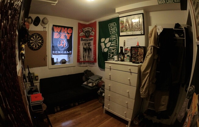 2 beds, 1 bath, $2,400, Unit 4