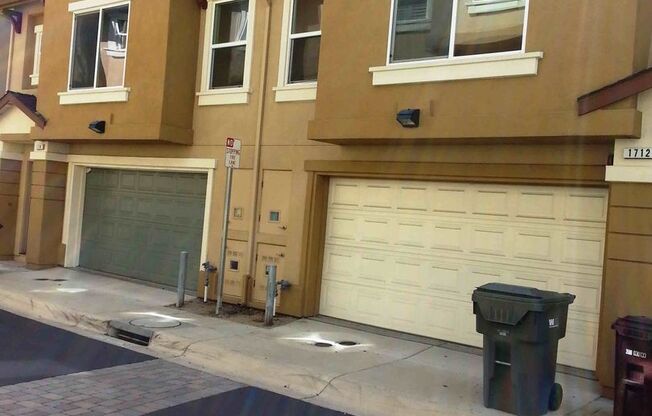 Spacious 2 Bedroom, 2.5 Bath Townhouse Located in Liberty Pointe Gated Community