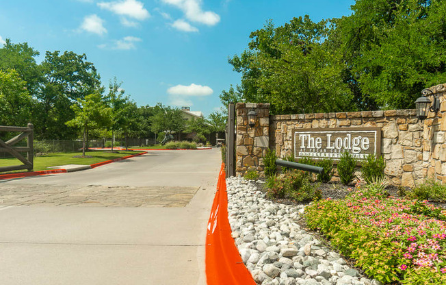 LodgeatPecanCreek_Signage