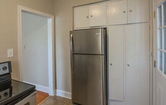 2 beds, 1 bath, $1,525