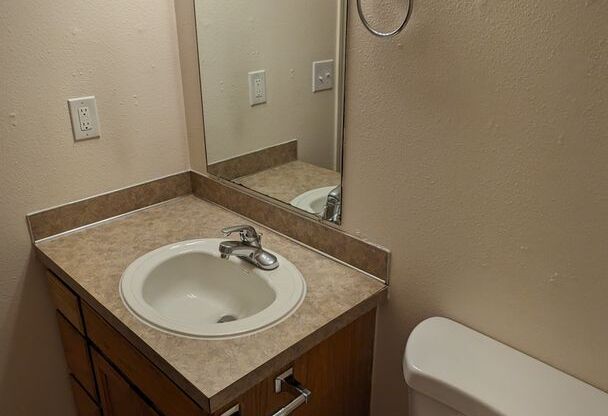 2 beds, 1 bath, 750 sqft, $1,425, Unit 26