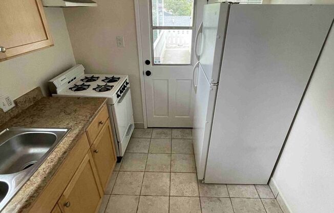 Studio, 1 bath, 420 sqft, $1,600, Unit 5