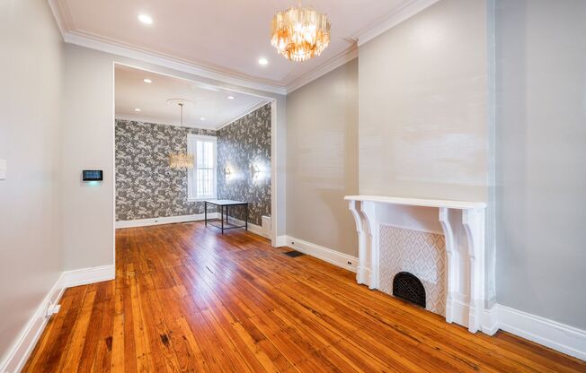 5 Bedroom Townhouse in Spruce Hill