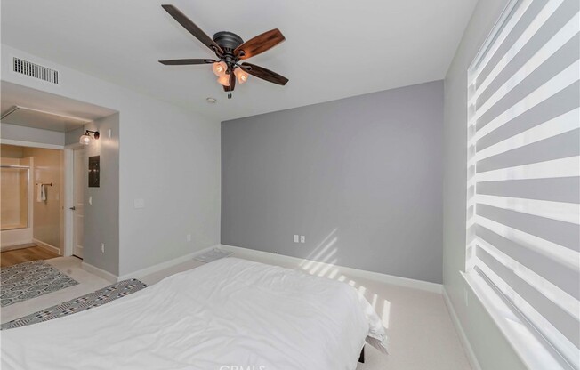 2 beds, 2 baths, 1,042 sqft, $3,600