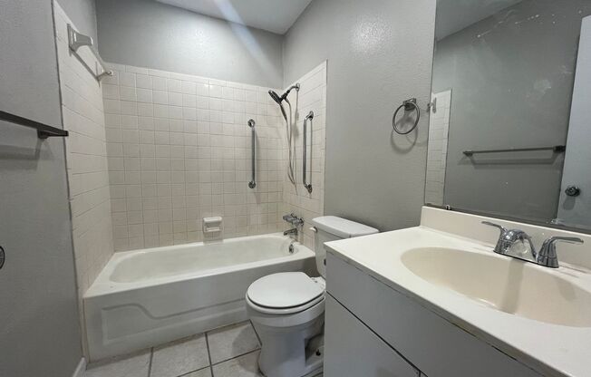 2 bed/ 1 bath duplex