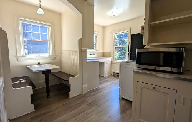 Villa Camini - Updated & Vintage In U-District!