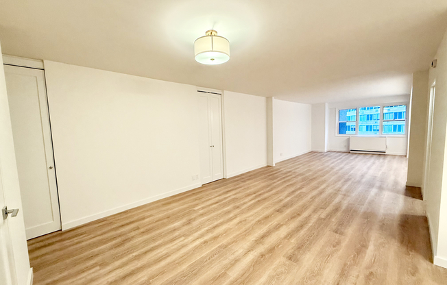 1 bed, 1.5 baths, $6,000, Unit 8A