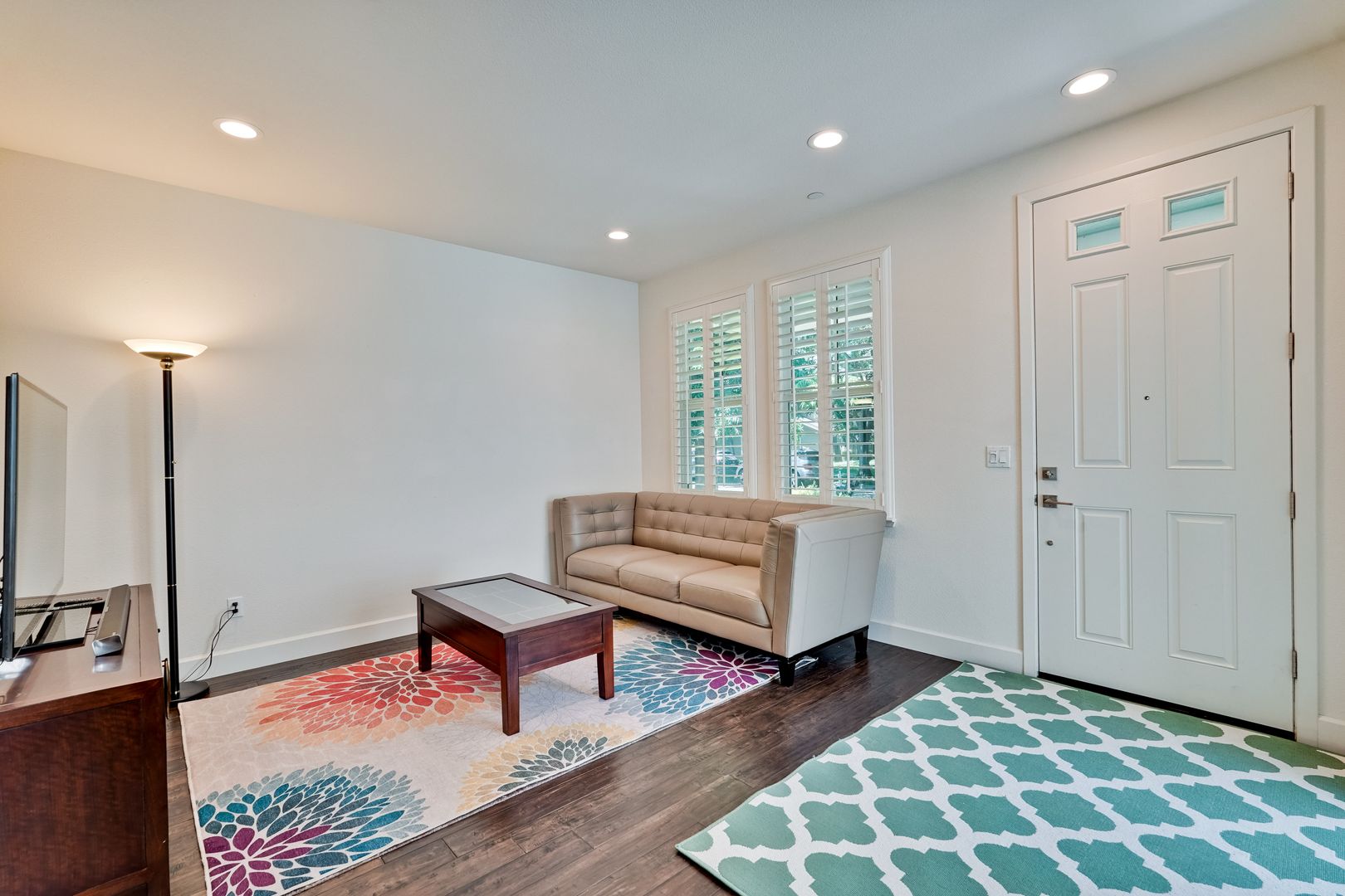 Modern Townhome in Prime Location — Walkable, Upgraded & Move-In Ready!