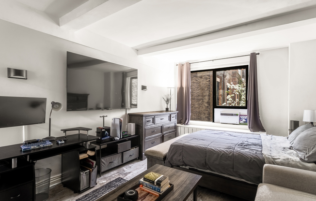 Studio, 1 bath, $3,200, Unit 3T