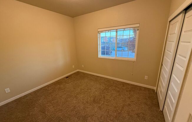 Spacious Modern 5-Bedroom Ranch Home in Hidden Valley Farm