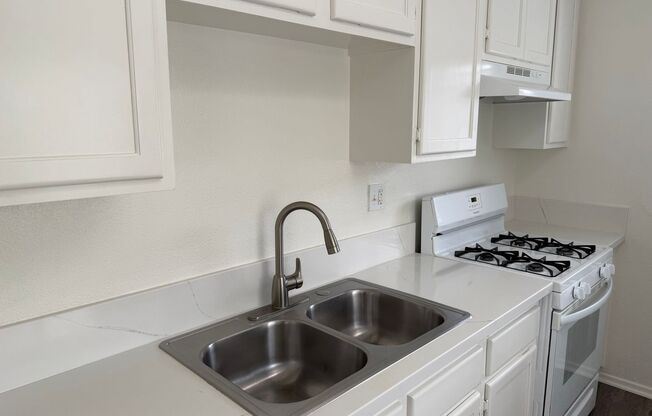 Studio, 1 bath, 426 sqft, $2,010, Unit 52549