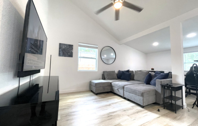 1821 30 AVE N
