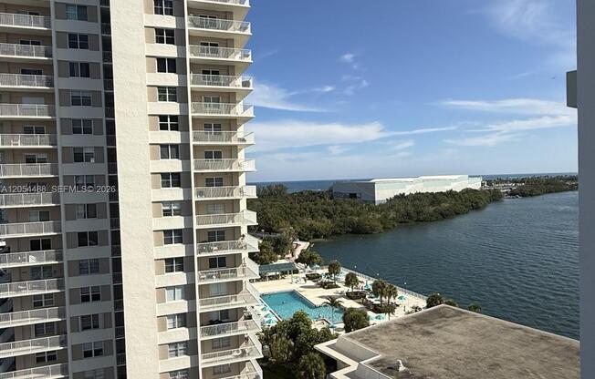 500 Bayview Dr