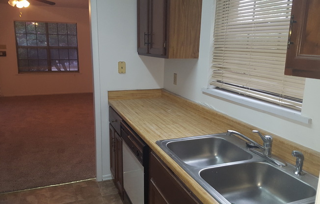 320 Station Street, Converse, Texas