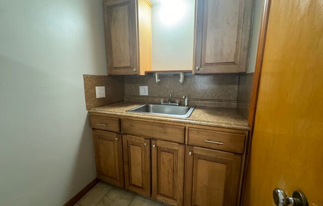Updated 1BR Apartment – Shared Laundry, Cats OK – $750/mo
