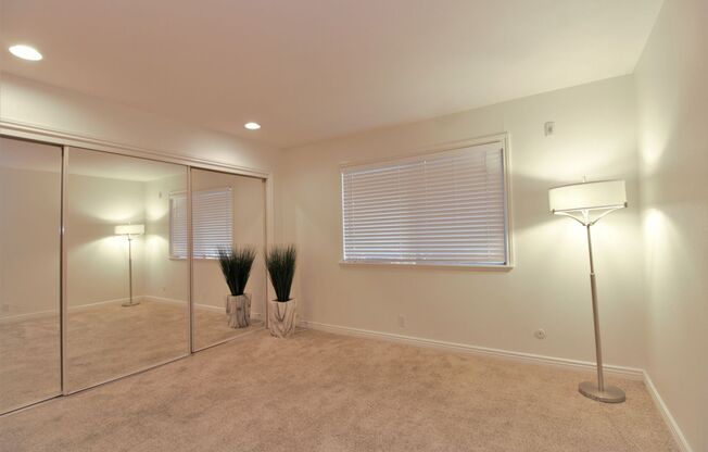 1 bed, 1 bath, $2,000, Unit C24