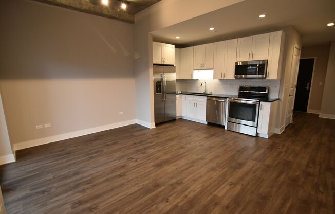 2 beds, 2 baths, 976 sqft, $4,275, Unit 3833-722