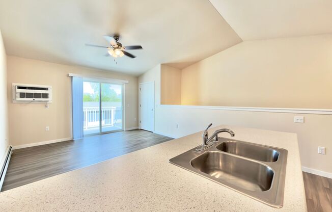 1 bed, 1 bath, 749 sqft, $1,324, Unit EC 4242-13