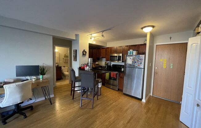 1 bed, 1 bath, 700 sqft, $1,900, Unit 418-0709