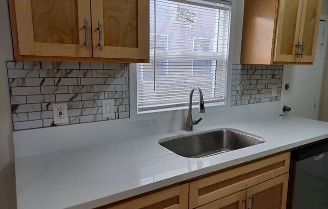 BELLA APARTMENTS: Beautiful Studio - 1 Bath
