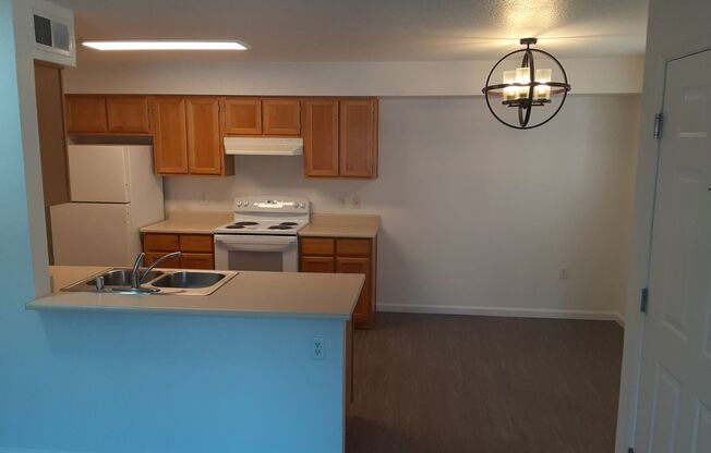 2 beds, 1 bath, 848 sqft, $1,900, Unit 1802