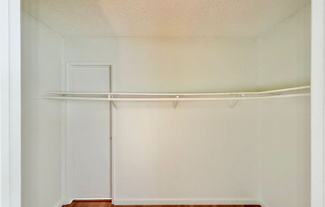 2 beds, 1 bath, 900 sqft, $2,375, Unit 56