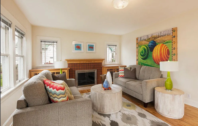 Charming Bungalow in the Heart of the Popular Arbor Lodge is a Must See!