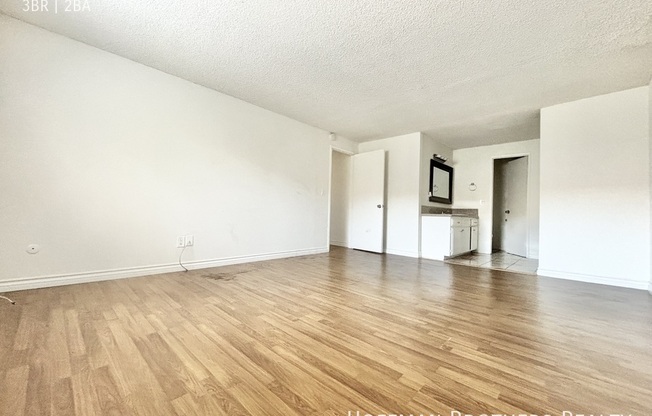 316 E Hyde Park Blvd Centinela