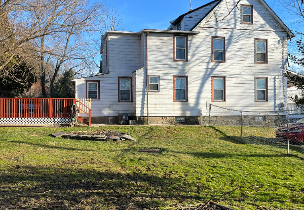 605 POQUSSING AVE