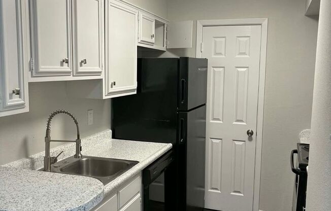 1 bed, 1 bath, 455 sqft, $913, Unit 14-1406