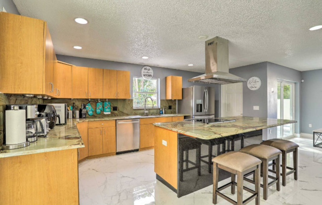2181 POINCIANA DR
