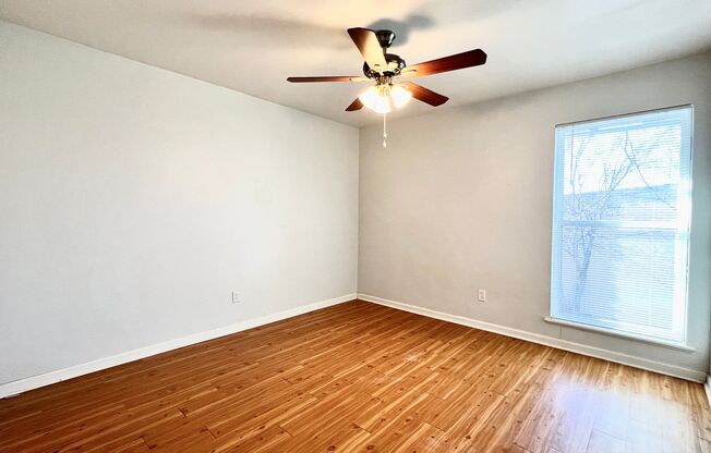 2 beds, 1.5 baths, 900 sqft, $1,295, Unit 114