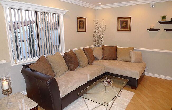 2 beds, 2 baths, 910 sqft, $2,595, Unit 410