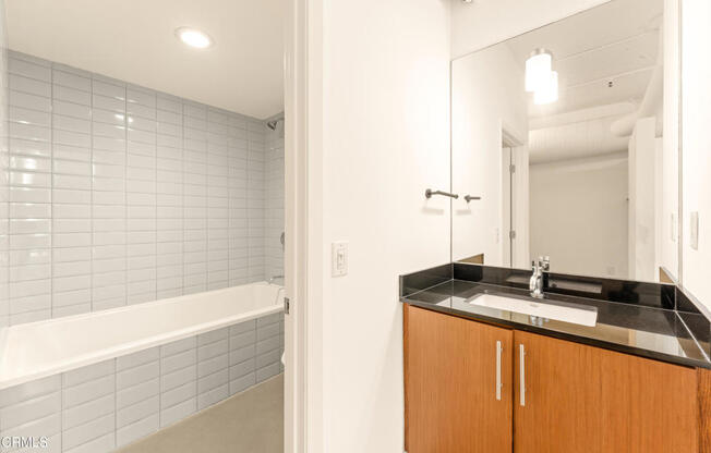 2 beds, 2 baths, 3,030 sqft, $6,500, Unit 129