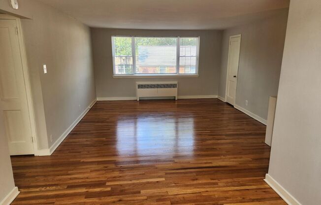 2 beds, 1 bath, 897 sqft, $2,335, Unit G-20