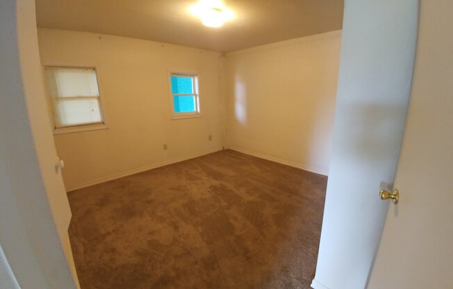 1 bed, 1 bath, 600 sqft, $800, Unit 527 1/2