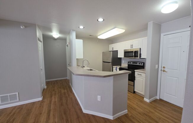 1 bed, 1 bath, 869 sqft, $1,465, Unit 9-206