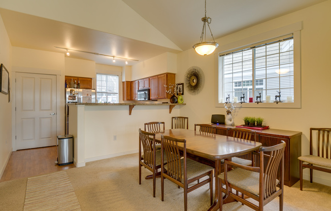 Beautiful open layout 2-level townhome!