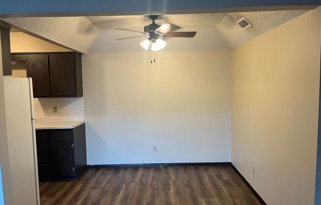 2 beds, 1 bath, 850 sqft, $675, Unit 202