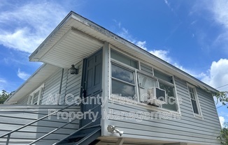 1225 1/2 11 ST N