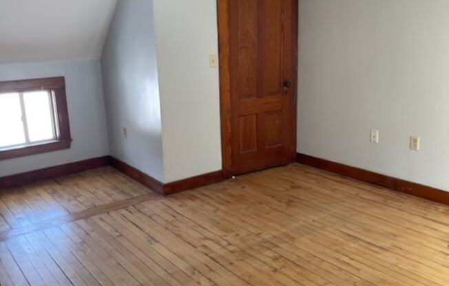 2 beds, 1 bath, $1,700, Unit Unit 2