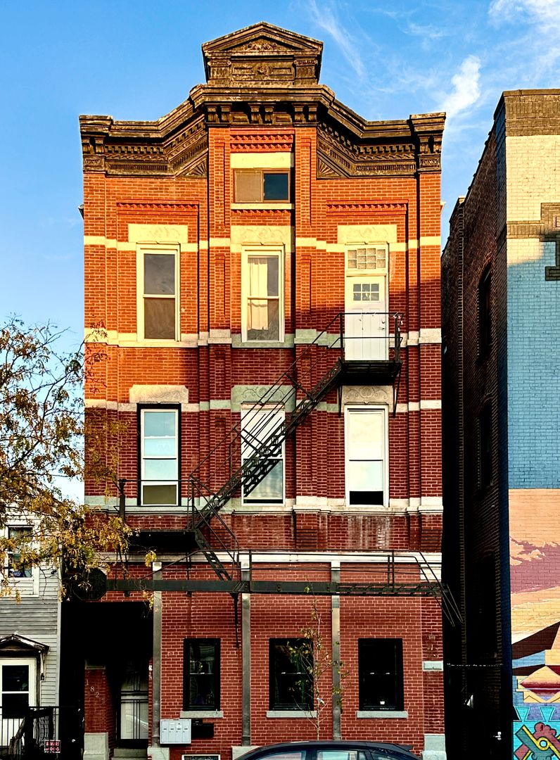 Great Pilsen space - One bedroom in great location.