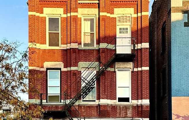 Great Pilsen space - One bedroom in great location.