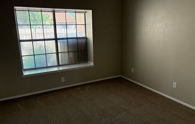 2 beds, 1 bath, $1,495, Unit #1043