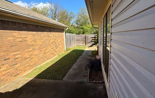 2 beds, 2 baths, $1,075