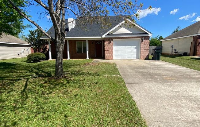Charming and spacious 3 bed/ 2 bath in Warner Robins!