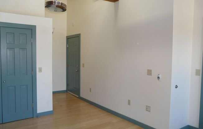 Studio, 1 bath, 515 sqft, $1,325, Unit Apt. A - Studio