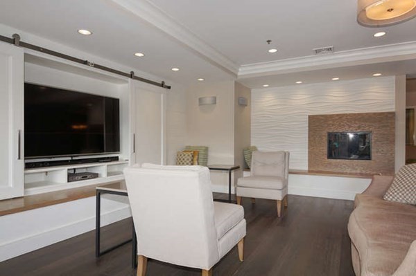 2 beds, 2 baths, 1,206 sqft, $3,300, Unit 203