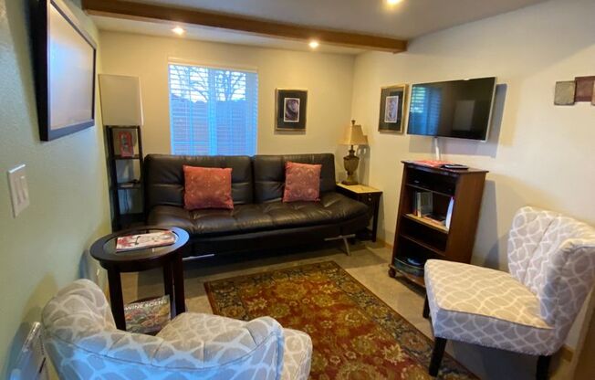 1 bed, 1 bath, $1,450, Unit Carriage House Unit 4